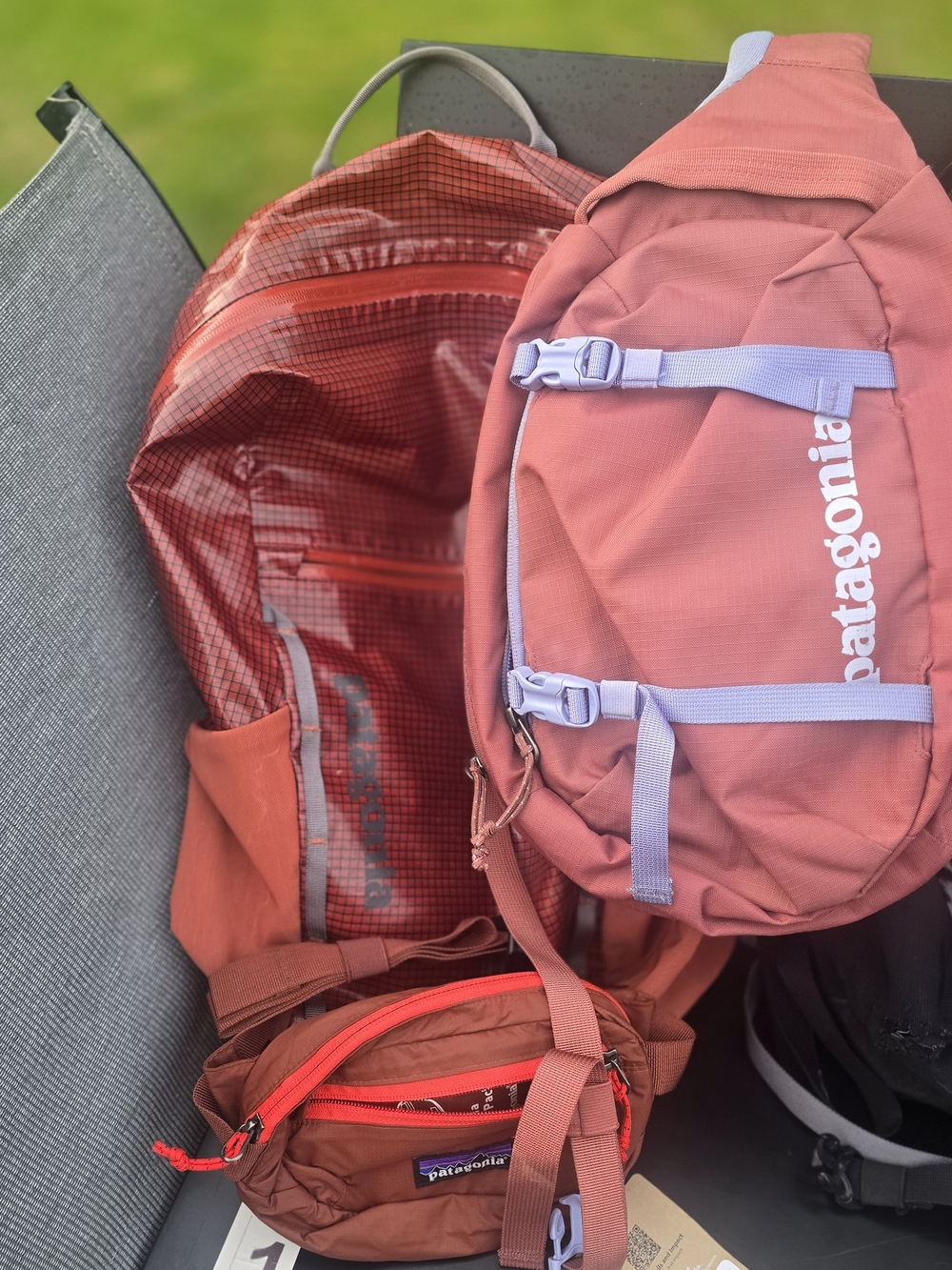 Patagonia Glossy Tpu 26 Liter Atom 8 Hip Pack Bundle